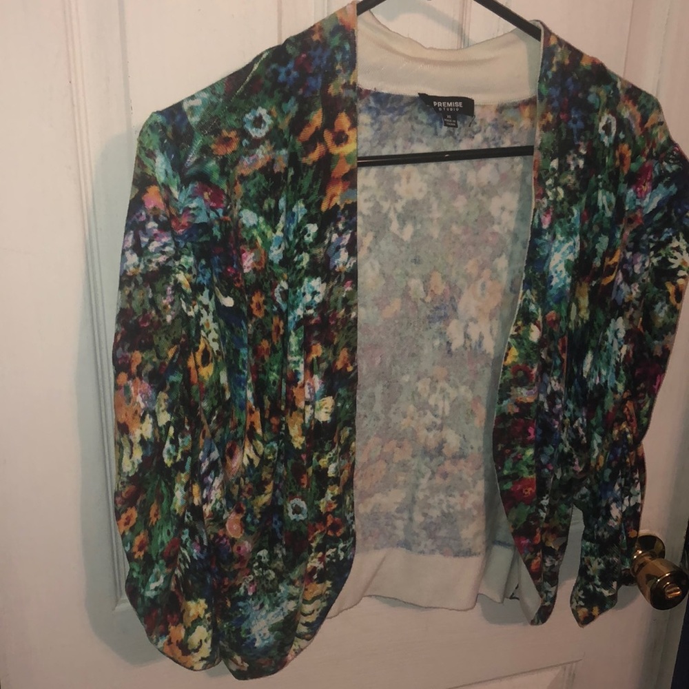 Floral quarter sleeves Cardigan.